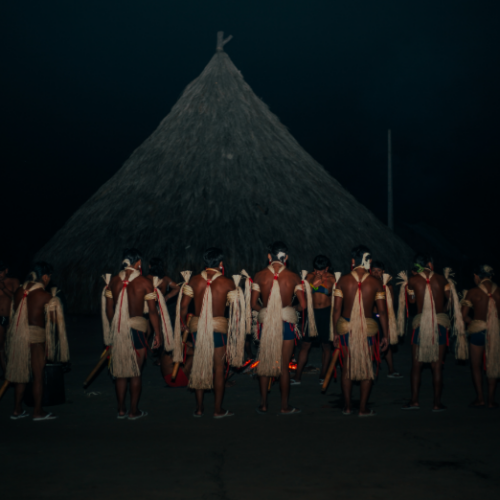 Imagem: Pe. Renan Dantas - Ritual Yaokwa, coração espiritual do calendário sagrado dos Enawenê Nawê, expressa a profunda harmonia entre o povo, a natureza e o mundo espiritual